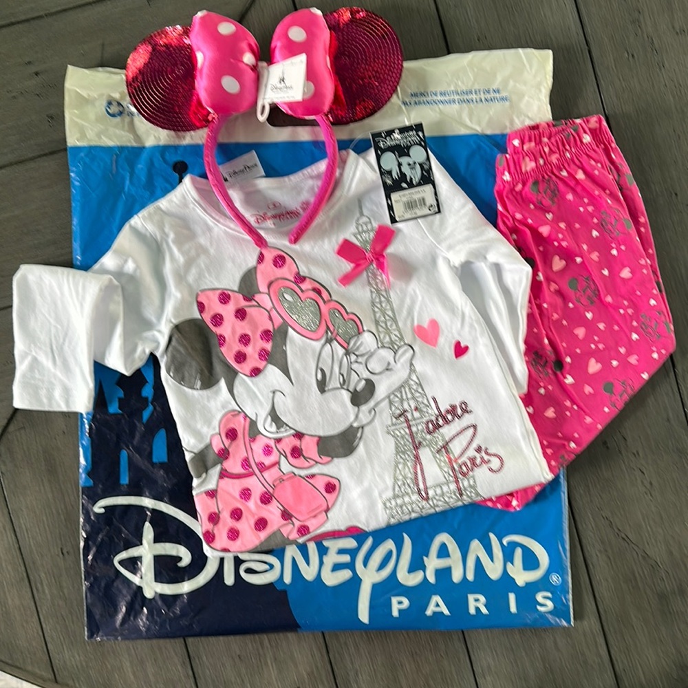 Minnie Mouse J’Adore Paris set exclusively purchased at Disneyland Paris